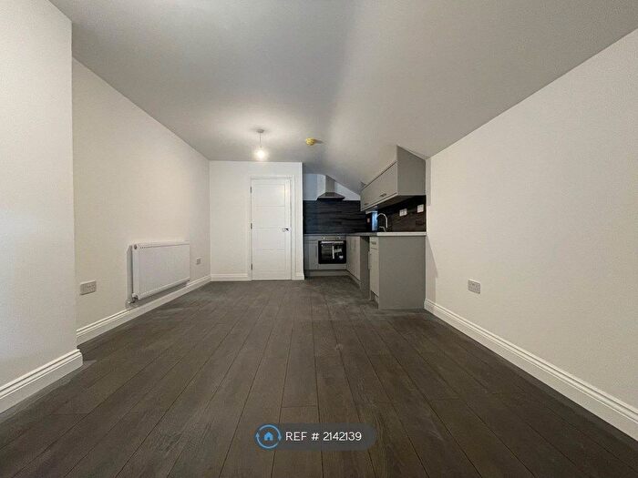 2 Bedroom Flat To Rent In High Road, London, N22