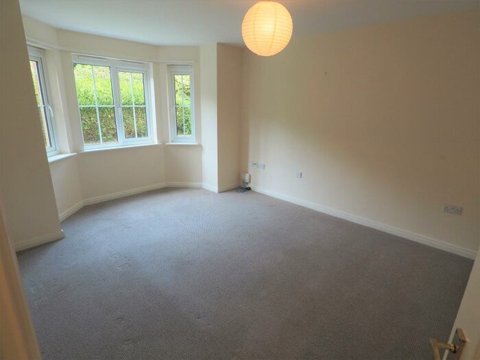 2 Bedroom Apartment To Rent In Chandlers Court, Victoria Dock, Hull, HU9