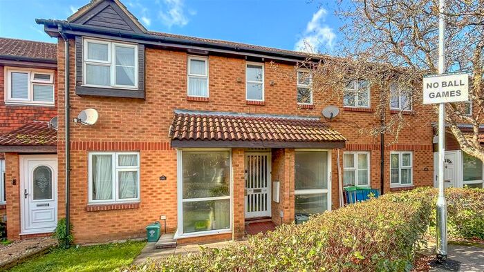 1 Bedroom Flat To Rent In Abbotswood Way, Hayes, UB3