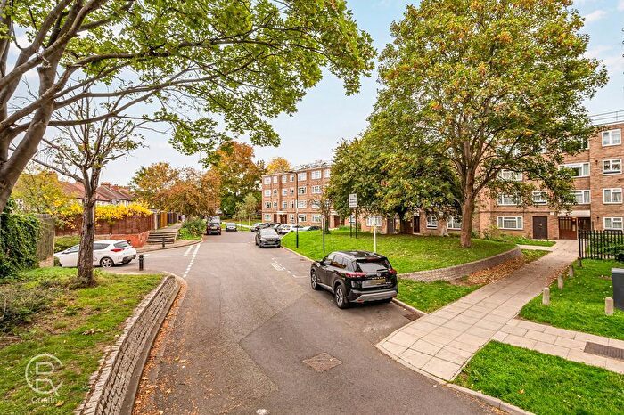 2 Bedroom Maisonette For Sale In Lambourn Close, London, W7