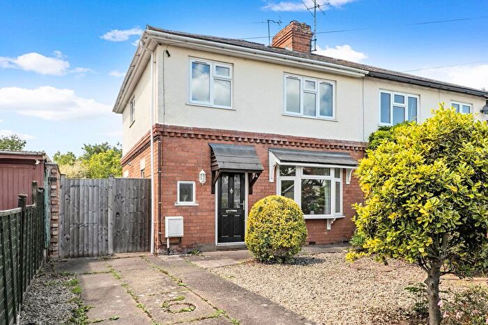 3 Bedroom Semi-Detached House For Sale In Bilford Avenue, Worcester., WR3
