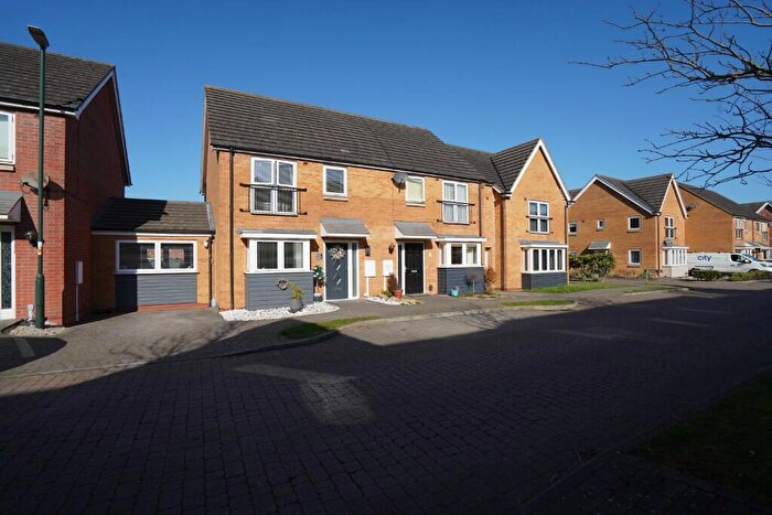 3 Bedroom End Of Terrace House For Sale In Inchmery Road, Grimsby, Lincolnshire, DN34