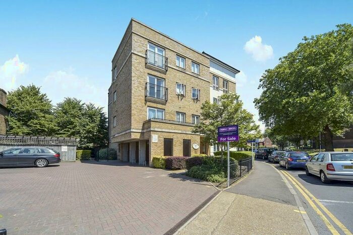 2 Bedroom Flat To Rent In Pyramid Court, Hawks Road, Kingston Upon Thames, KT1