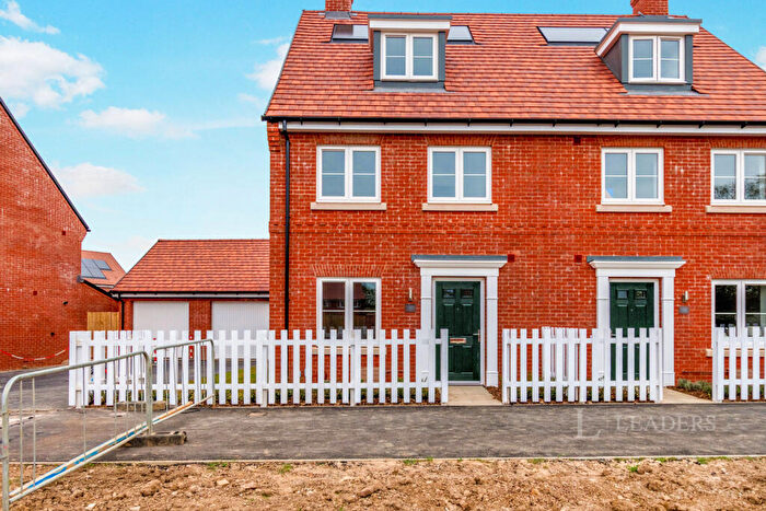 3 Bedroom Semi Detached House To Rent In White Stork Road, Botley, Southampton, SO32