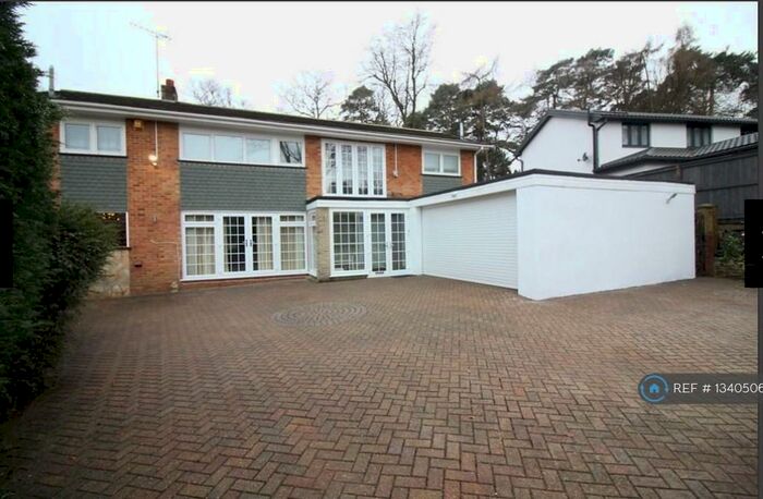 5 Bedroom Detached House To Rent In Calvin Close, Camberley, GU15