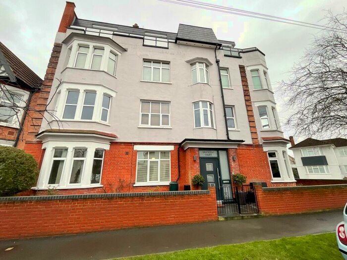 2 Bedroom Flat To Rent In Flat, Sandleigh Court, Sandleigh Road, Leigh-on-Sea, SS9