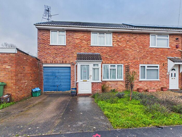 4 Bedroom Semi Detached House For Sale In Petrel Close, Bridgwater, TA6