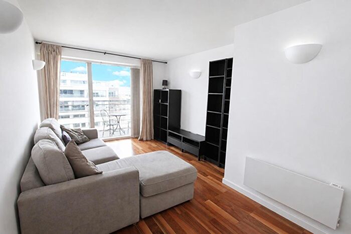 2 Bedroom Flat To Rent In Whitehall Waterfront, Leeds, LS1