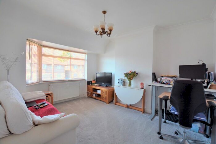 2 Bedroom Maisonette To Rent In Ashwood Avenue, Uxbridge, UB8