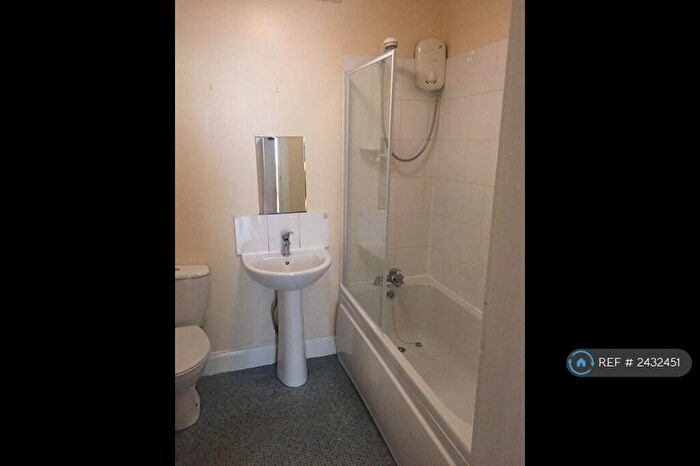 2 Bedroom Terraced House To Rent In Rowan Crescent, Falkirk, FK1