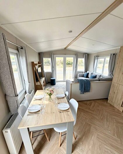 2 Bedroom Mobile/park Home For Sale In Holms Farm Road, Dalrymple, Ayr, KA6