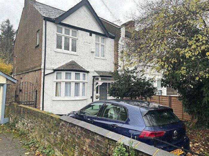 4 Bedroom Semi-Detached House To Rent In Hall Lane, London, E4