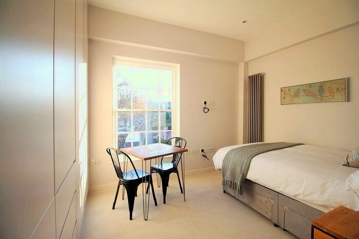 Studio To Rent In Suite County Chambers, OX16