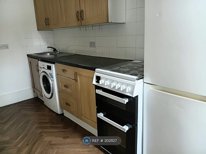2 Bedroom Flat To Rent In Carlingford Road, Turnpike Lane, N15