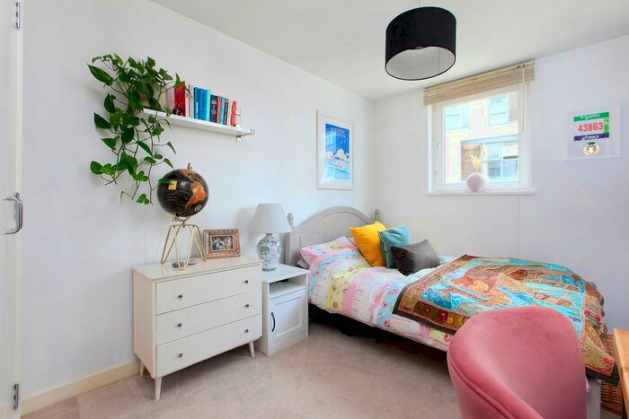 2 Bedroom Flat For Sale In Point Pleasant, Wandsworth, SW18