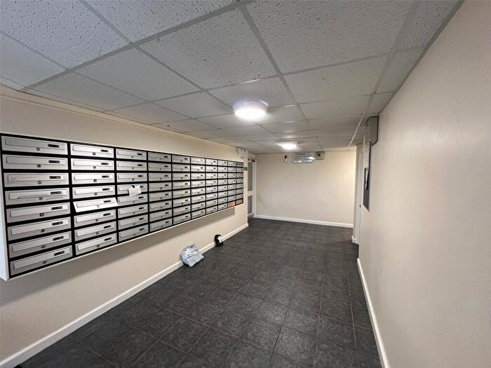1 Bedroom Apartment For Sale In Weavers Brook, Ovenden, Halifax, HX2
