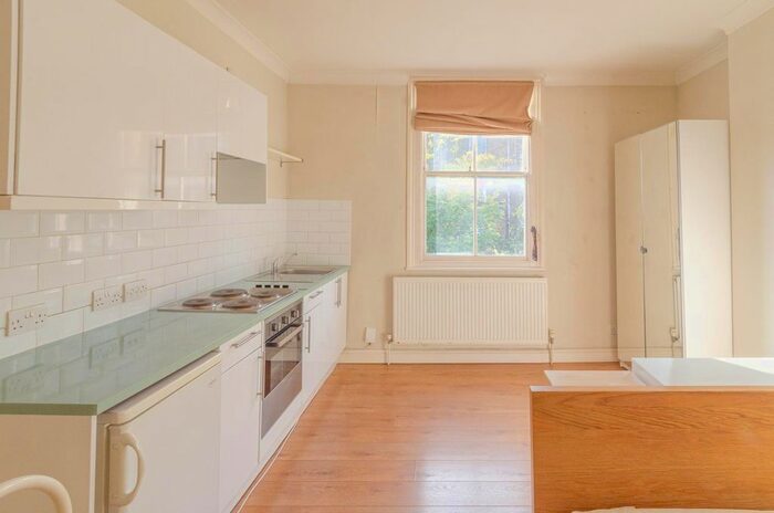 Studio To Rent In Finsbury Park Road, Finsbury Park, London, N4