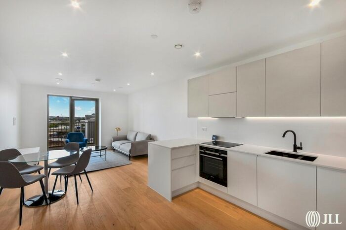 1 Bedroom Flat To Rent In Capital Interchange Way, Brentford, TW8