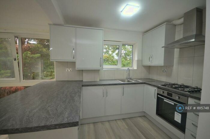 2 Bedroom Penthouse To Rent In Mayfair Close, Beckenham, BR3