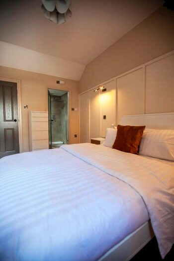 2 Bedroom Apartment To Rent In Albert Road, Manchester, Greater Manchester, M19