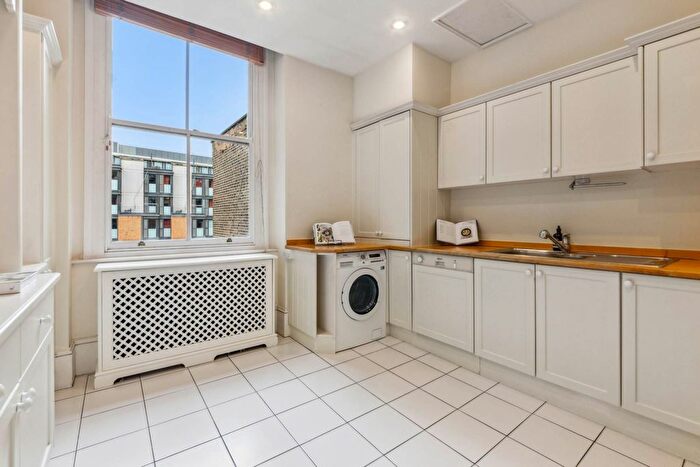 2 Bedroom Flat For Sale In Ennismore Gardens, Knightsbridge, London, SW7