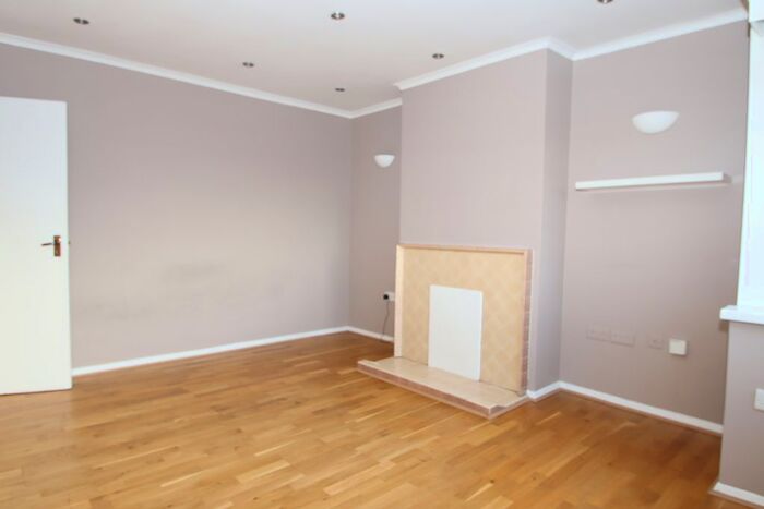 2 Bedroom Maisonette To Rent In The Glade, London, N21