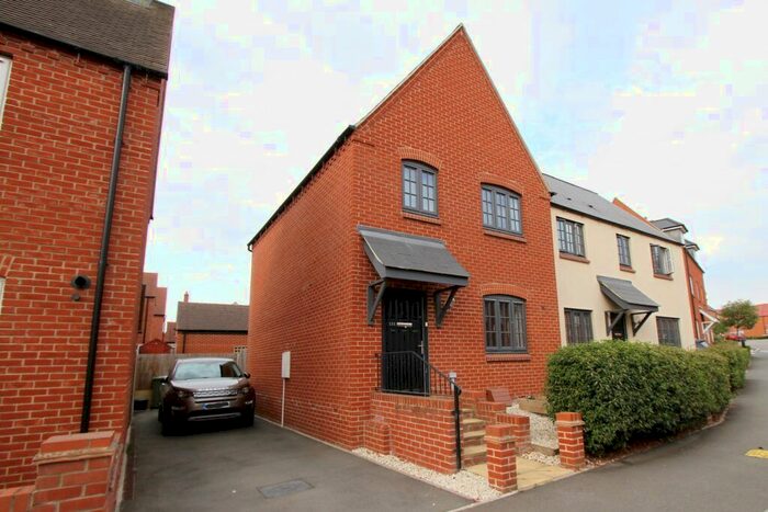 3 Bedroom Semi-Detached House To Rent In Foxhills Way, Brackley, Northants, NN13