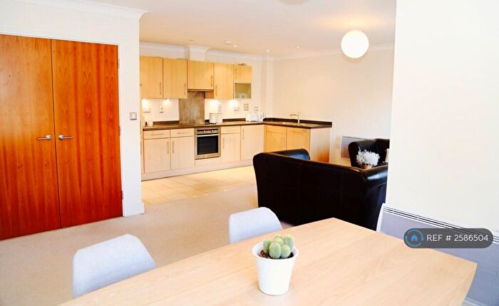 2 Bedroom Flat To Rent In Elizabeth Jennings Way, Oxford, OX2