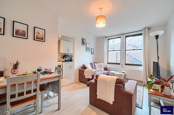 1 Bedroom Apartment For Sale In Warrender Road, N19