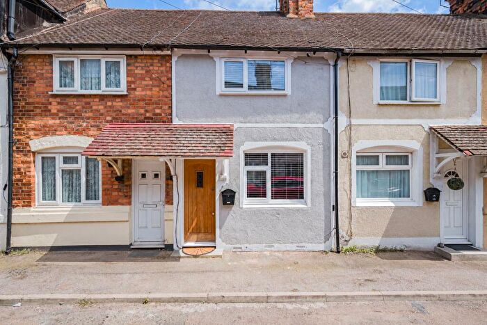 2 Bedroom Terraced House For Sale In Taunton Road, Northfleet, Gravesend, Kent, DA11