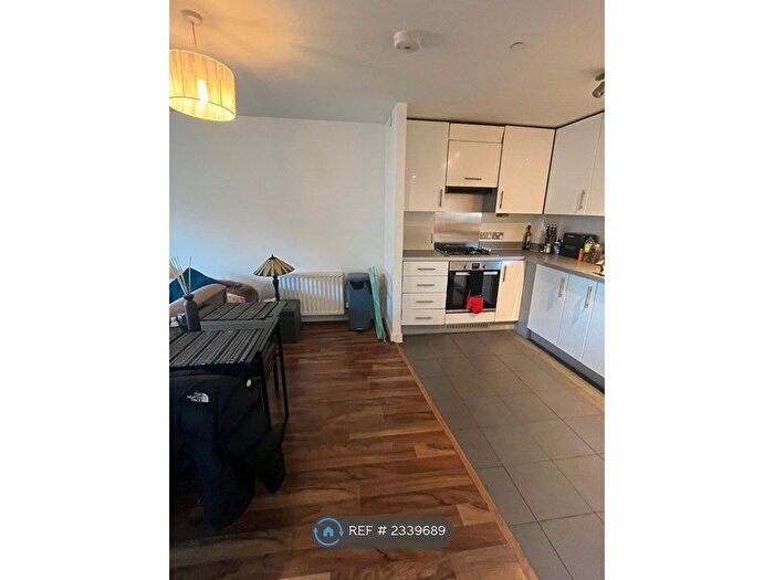 2 Bedroom Flat To Rent In Dunn Street, London, E8