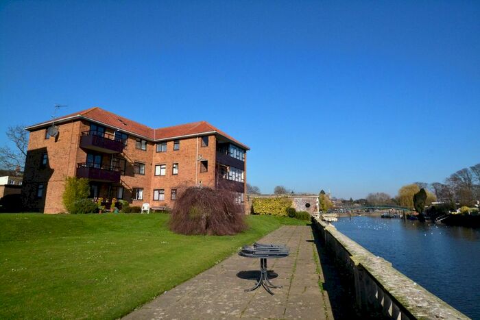 3 Bedroom Flat To Rent In Eyot Lodge, Cross Deep, Twickenham, TW1