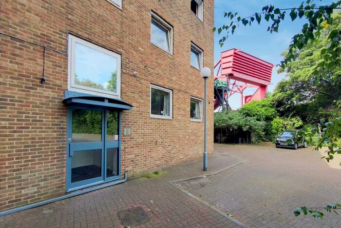 2 Bedroom Flat To Rent In Brunswick Quay, Canada Water, London, SE16