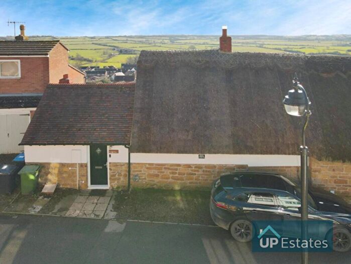 3 Bedroom Semi-Detached House For Sale In School Hill, Napton, CV47
