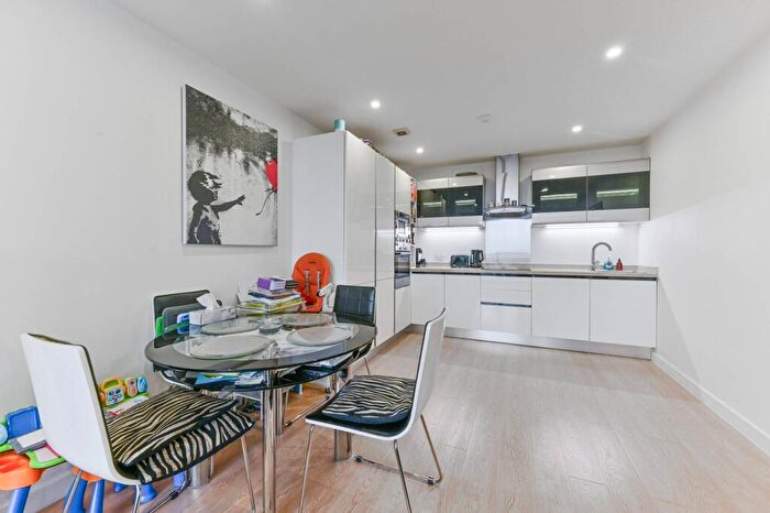 2 Bedroom Flat For Sale In Newgate Tower, Croydon, CR0