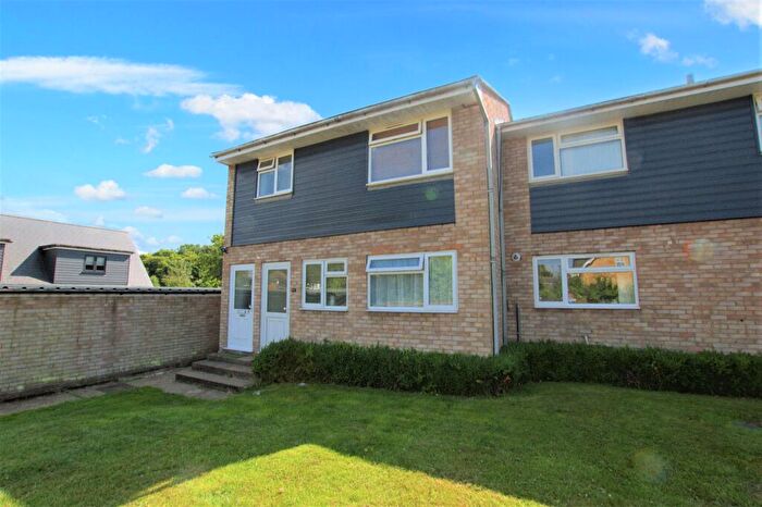 1 Bedroom Flat For Sale In St Lawrence Way, Bricket Wood, AL2