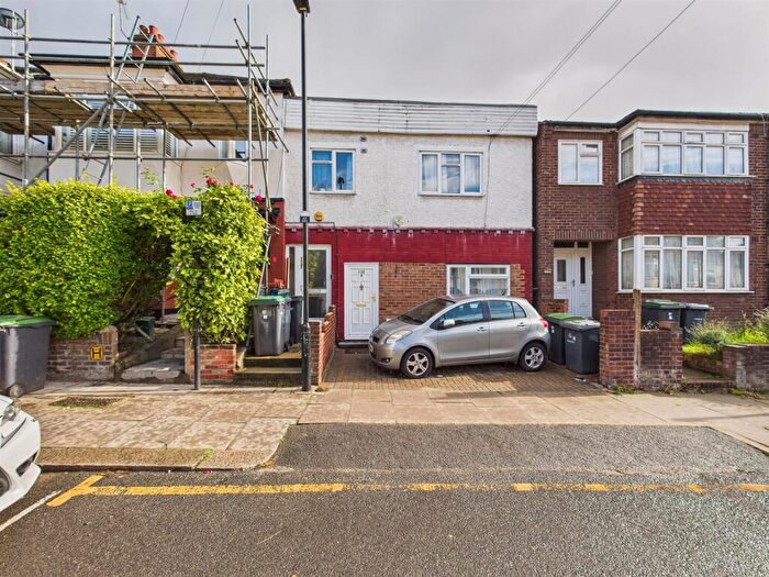 2 Bedroom Flat For Sale In The Avenue, London, N17