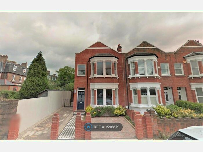 2 Bedroom Maisonette To Rent In Emmanuel Road, London, SW12