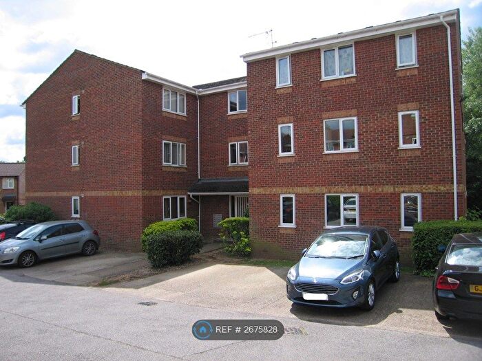 1 Bedroom Flat To Rent In Burnham Gate, Slough, SL1