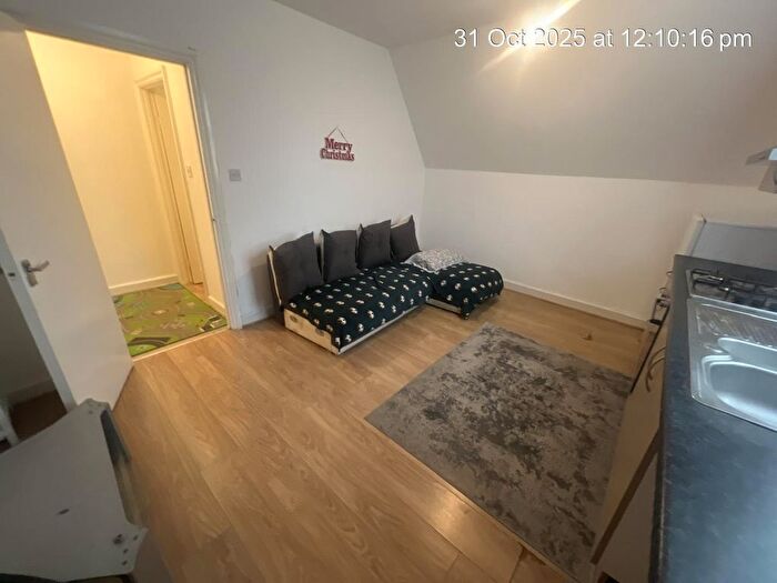 2 Bedroom Flat To Rent In Eglinton Hill, Plumstead, SE18
