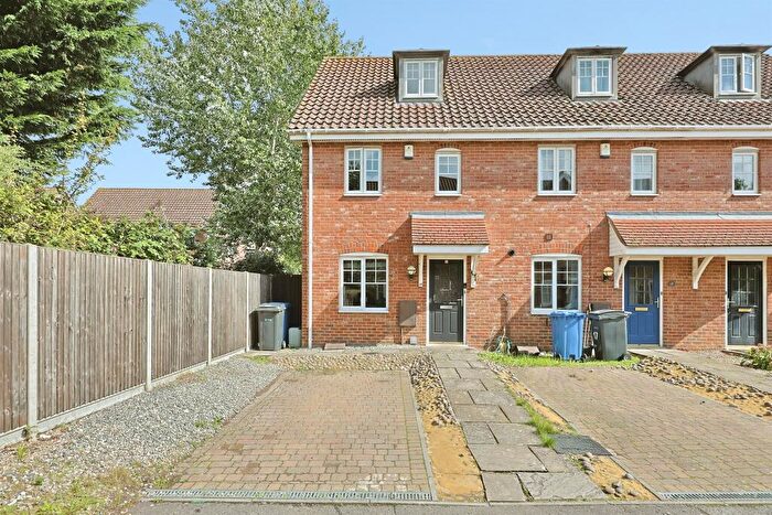 3 Bedroom End Of Terrace House For Sale In Tesmonde Close, Norwich, NR5