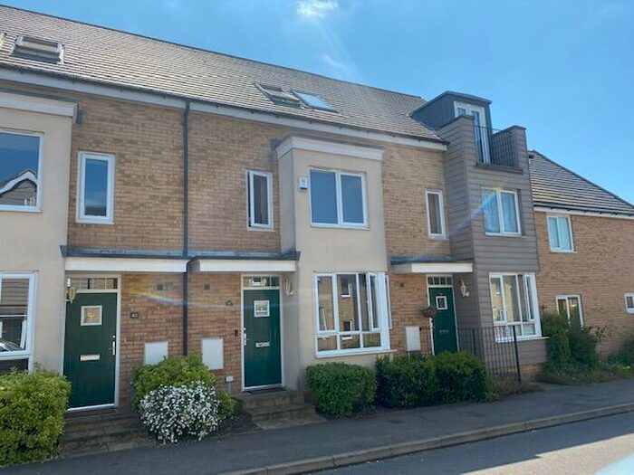 4 Bedroom Town House To Rent In Cromwell Drive, Huntingdon, Cambridgeshire, PE29