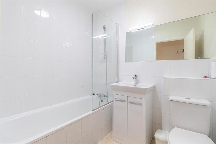 3 Bedroom Flat To Rent In Lansdown Crescent, Cheltenham, GL50
