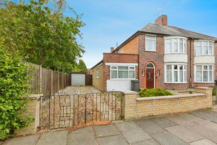 3 Bedroom Semi-Detached House For Sale In Brinsmead Road, Leicester, Leicestershire, LE2
