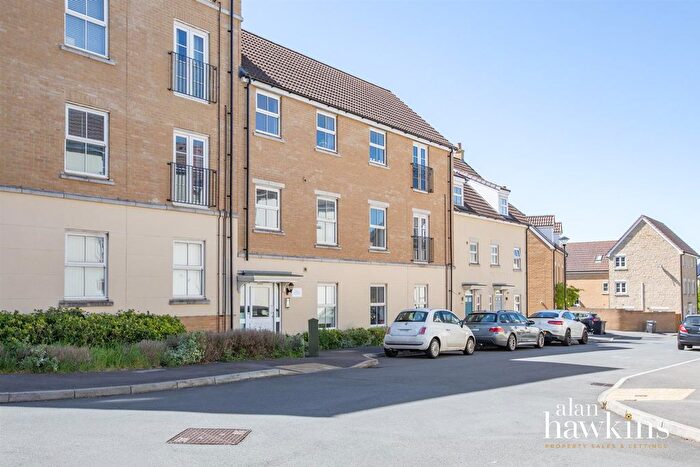 2 Bedroom Flat For Sale In Truscott Avenue, Swindon, SN25