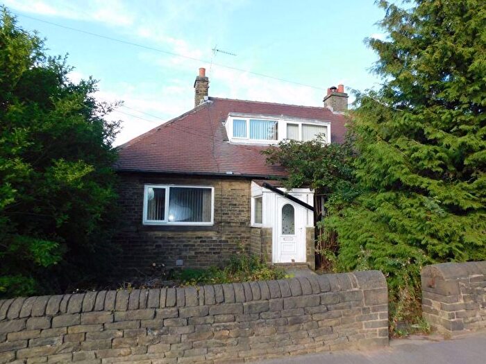 4 Bedroom Semi-Detached Bungalow To Rent In Halifax Road, Brighouse, HD6