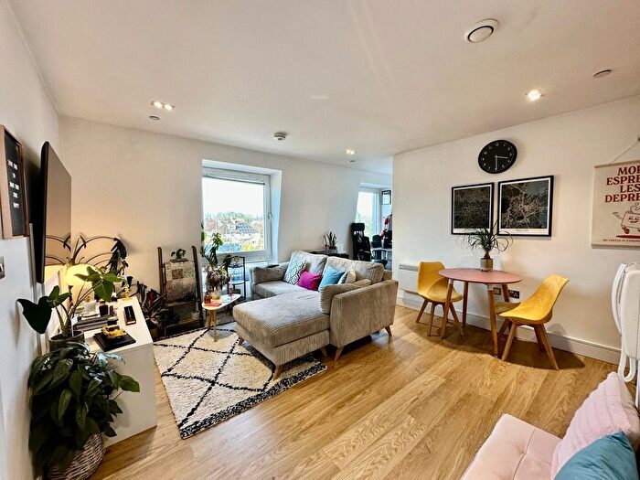 1 Bedroom Flat For Sale In High Street, Rickmansworth, WD3