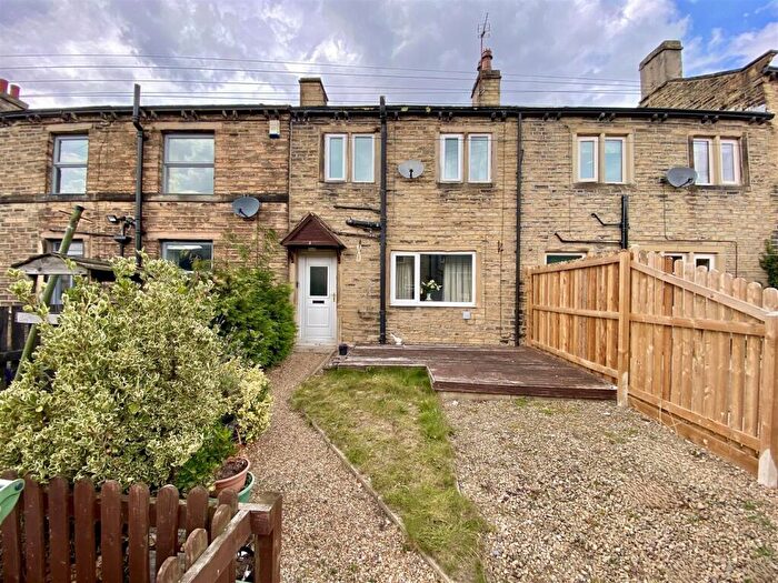 2 Bedroom Terraced House For Sale In Kirby Row, Huddersfield, HD5