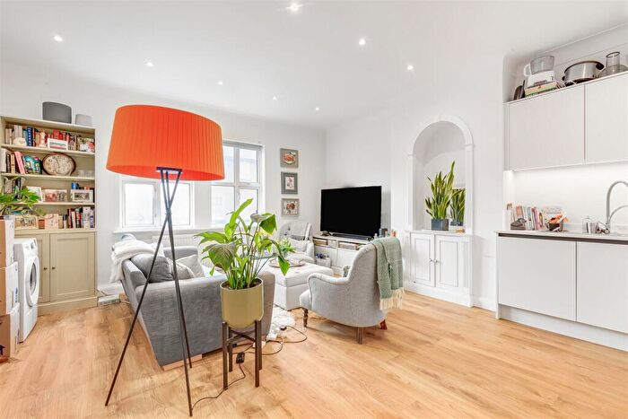 3 Bedroom Maisonette For Sale In Barnes High Street, London, SW13
