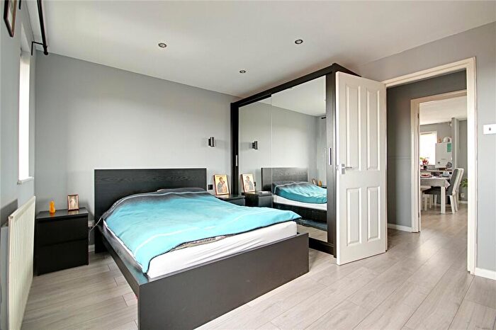 1 Bedroom Flat For Sale In Larmans Road, Enfield, Middlesex, EN3